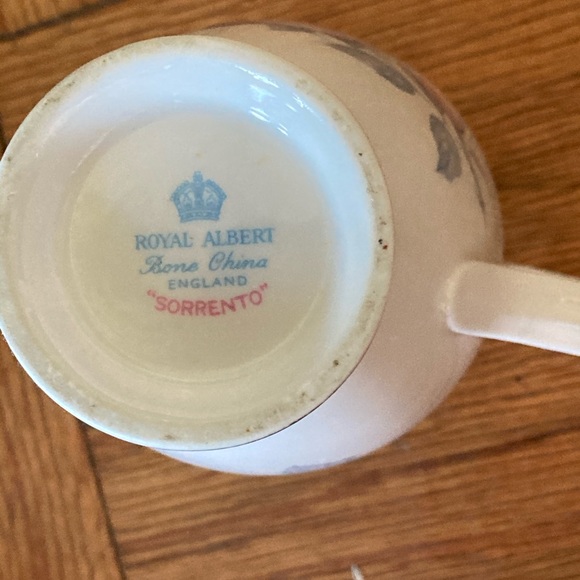 Royal Albert Sorrento milk cream jug and saucer - Picture 6 of 11